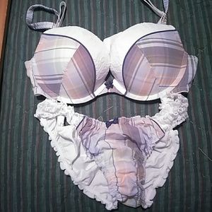 Victoria's secret bra and panty set ( never worn)